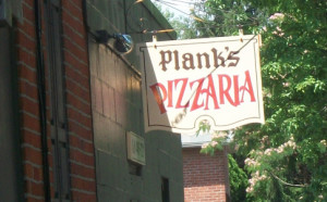 planks-pizzaria-sign